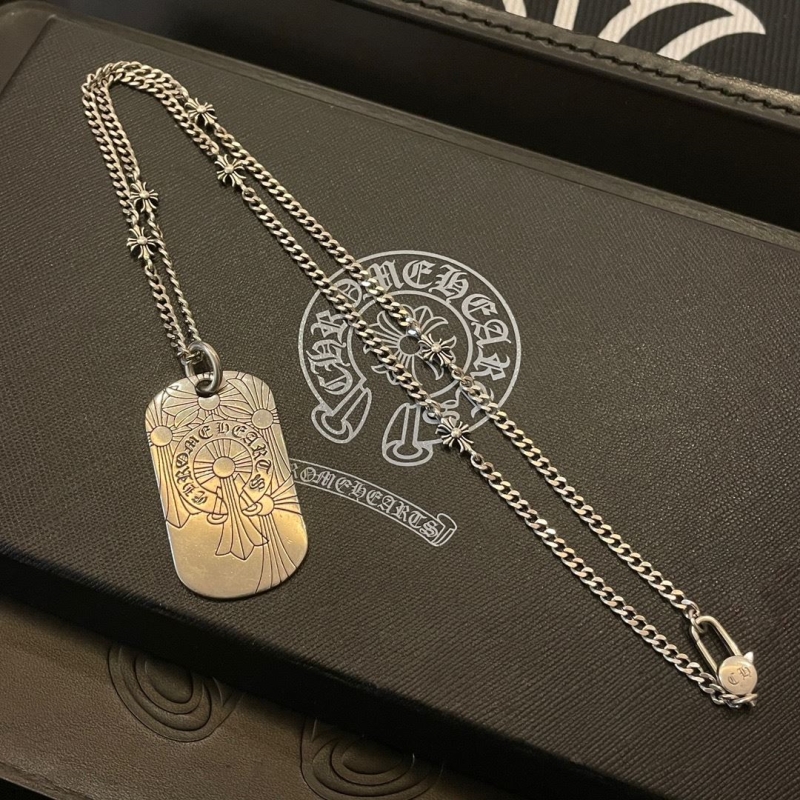 Ch**me He**ts necklaces